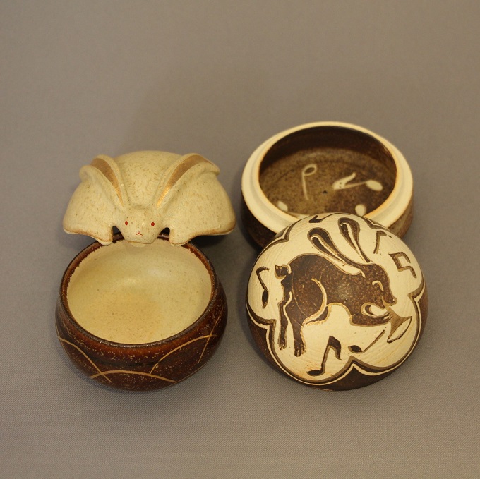 干支（卯）香合